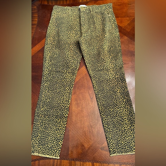 CURRENT/ELLIOTT NEW HIGH WAIST STILETTO Spotted Leopard Crop Jean size 30
NWT - Picture 8 of 11
